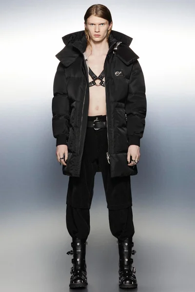 Look 16